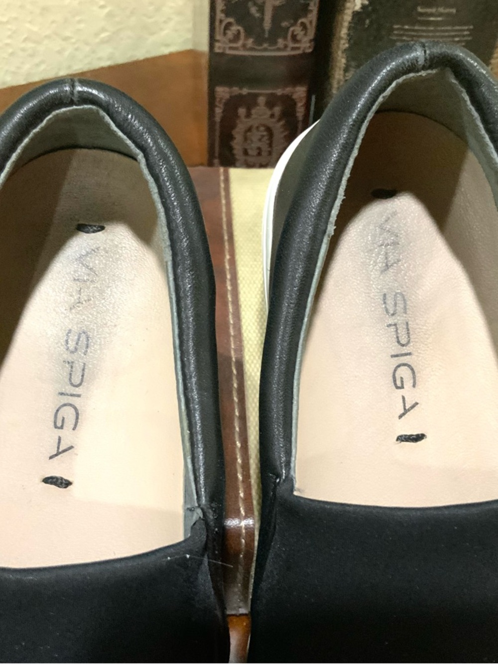 ViaSpiga Slip-ons - Picture 3 of 6